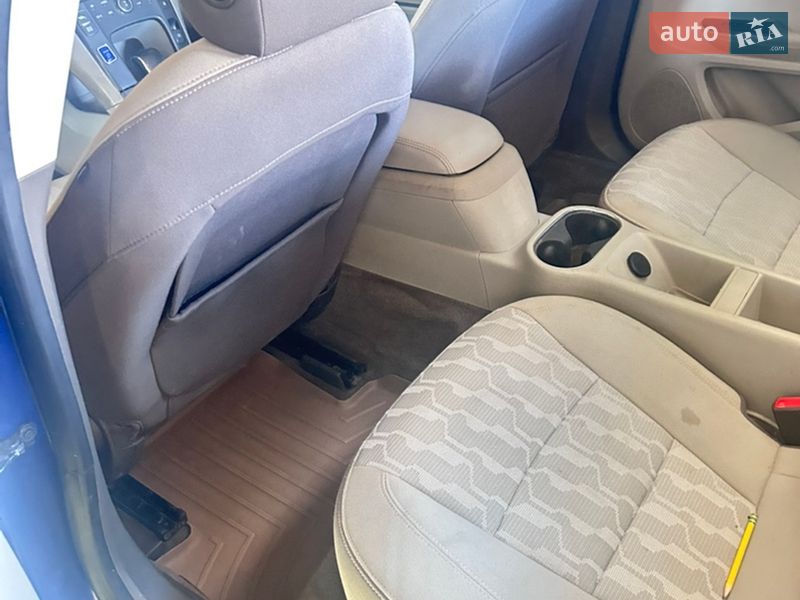 Хэтчбек Chevrolet Volt 2012 в Чутове