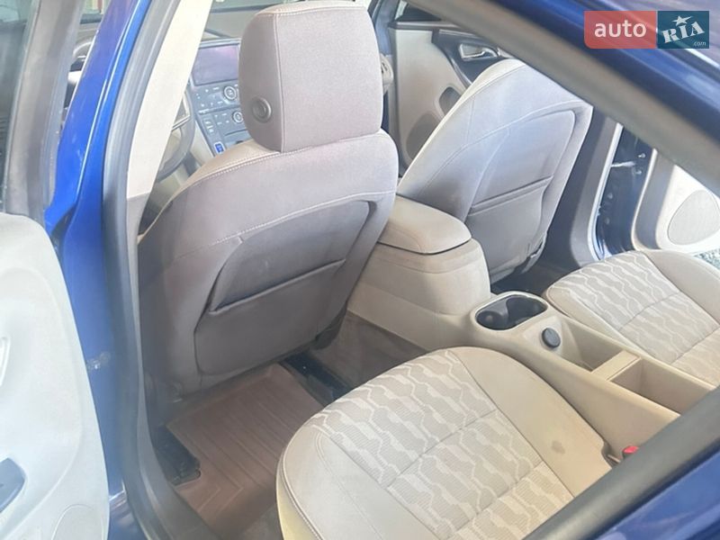 Хэтчбек Chevrolet Volt 2012 в Чутове