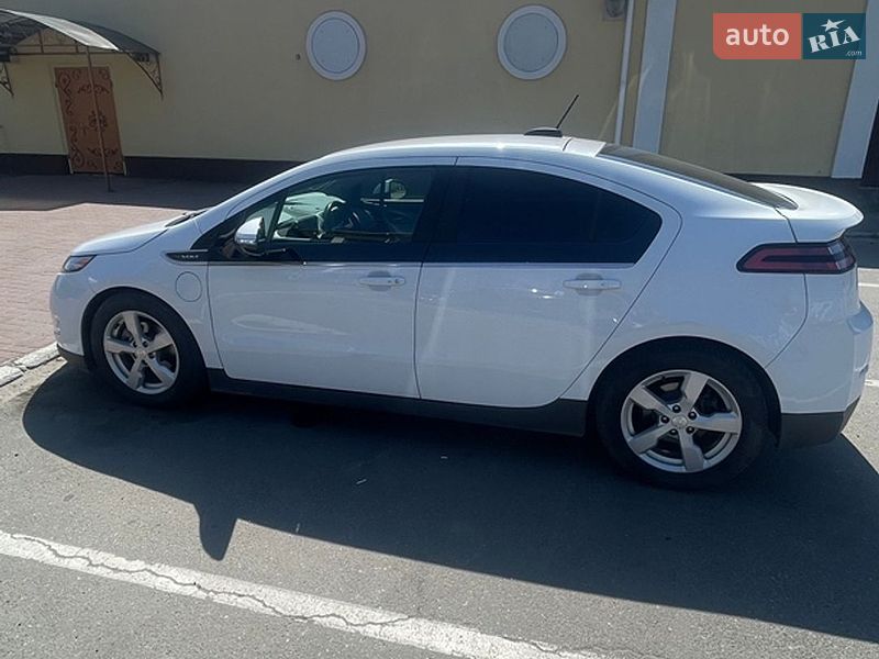 Хэтчбек Chevrolet Volt 2015 в Черкассах