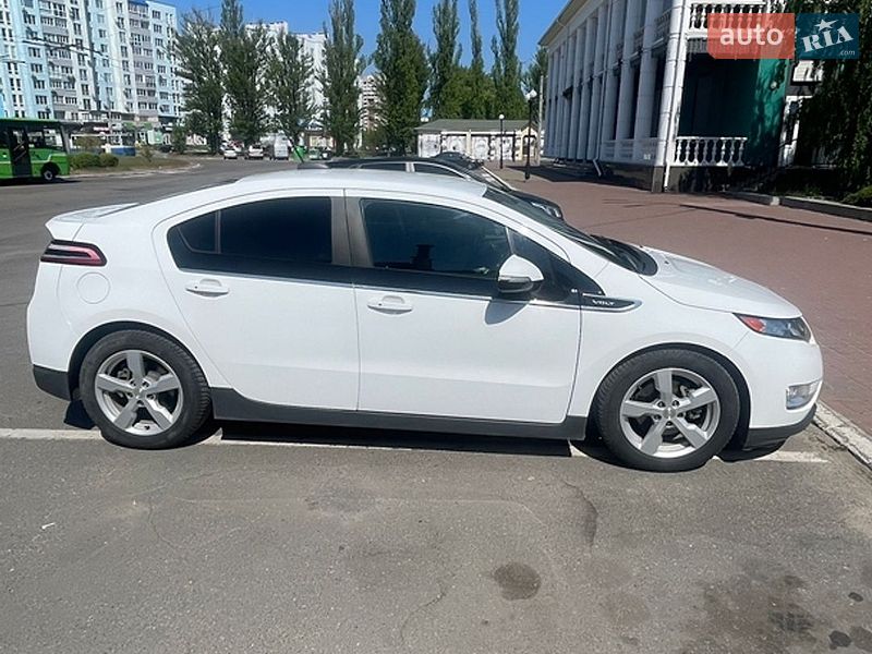 Хэтчбек Chevrolet Volt 2015 в Черкассах