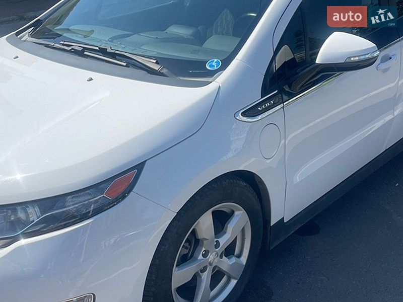 Хэтчбек Chevrolet Volt 2015 в Черкассах