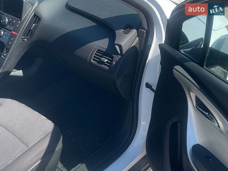 Хэтчбек Chevrolet Volt 2015 в Черкассах
