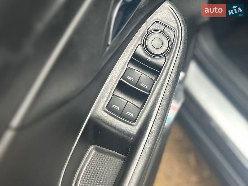 Хэтчбек Chevrolet Volt 2018 в Киеве