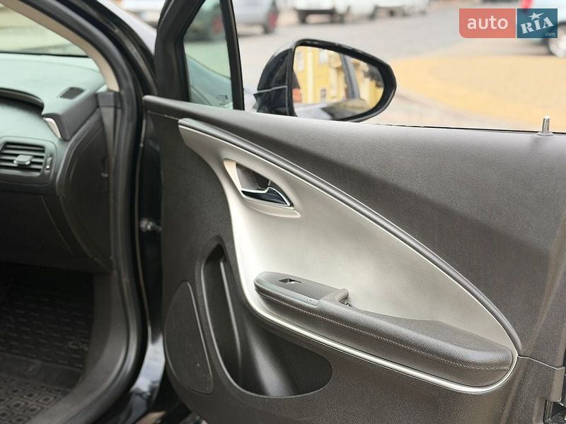 Хэтчбек Chevrolet Volt 2011 в Золочеве