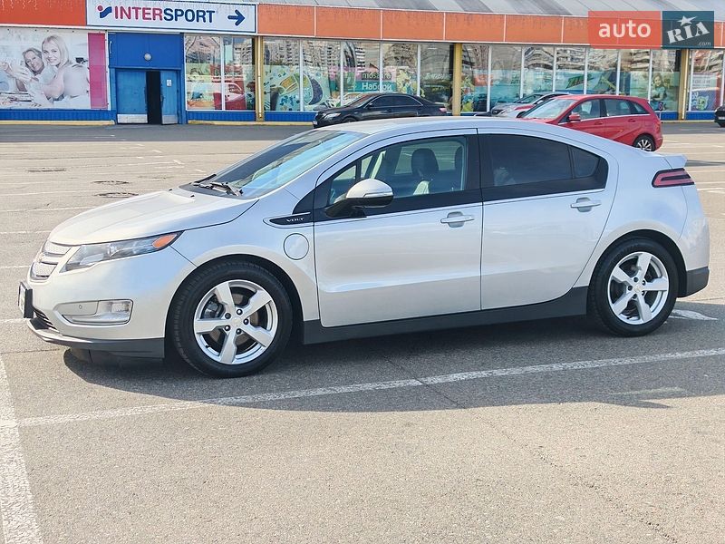 Хэтчбек Chevrolet Volt 2014 в Киеве