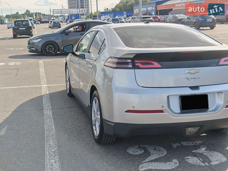 Хэтчбек Chevrolet Volt 2014 в Киеве