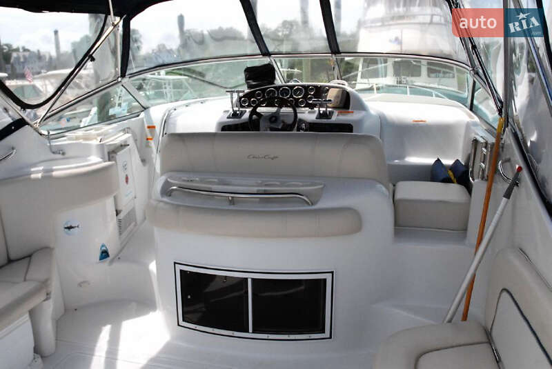 Моторна яхта Chris-Craft Crowne 2001 в Києві