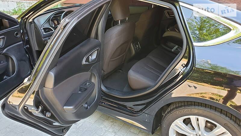 Седан Chrysler 200 2014 в Дніпрі