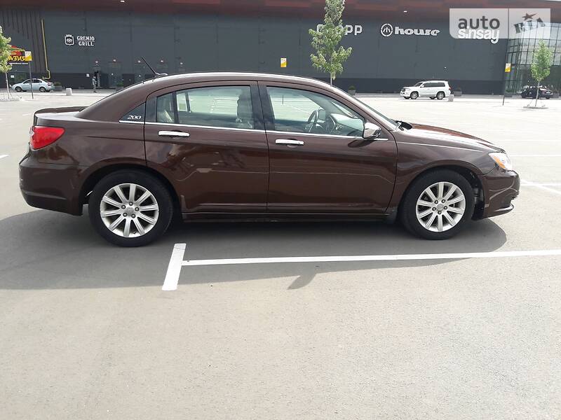 Седан Chrysler 200 2013 в Києві