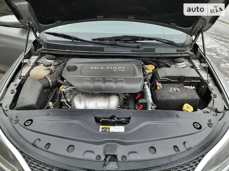 Седан Chrysler 200 2015 в Києві