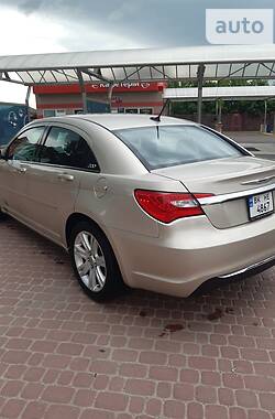 Седан Chrysler 200 2013 в Ровно