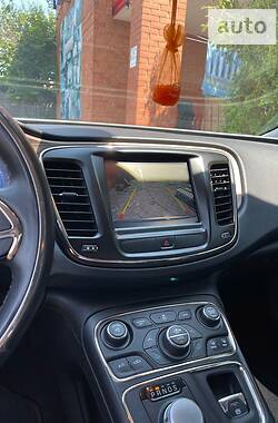 Седан Chrysler 200 2015 в 