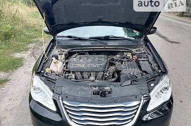 Седан Chrysler 200 2013 в 