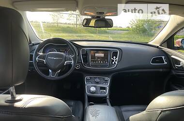 Седан Chrysler 200 2016 в Дніпрі