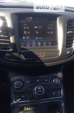 Седан Chrysler 200 2015 в Николаеве