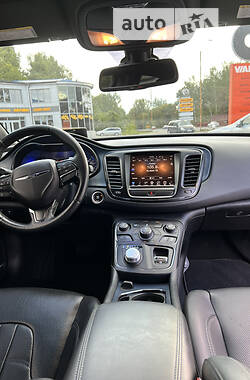 Седан Chrysler 200 2016 в 