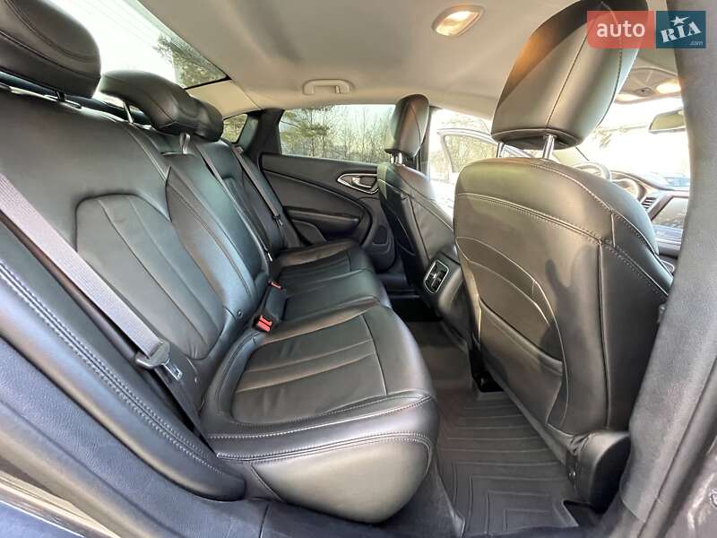 Седан Chrysler 200 2016 в Ковеле
