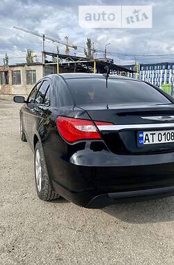 Седан Chrysler 200 2013 в Ивано-Франковске