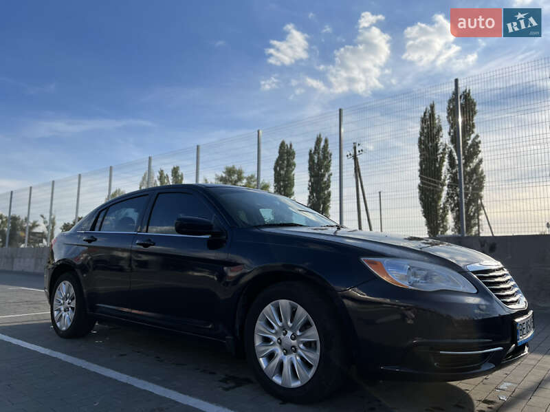 Седан Chrysler 200 2013 в Первомайске