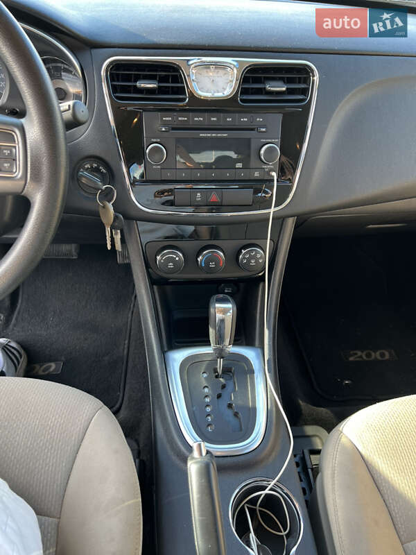 Седан Chrysler 200 2013 в Первомайске