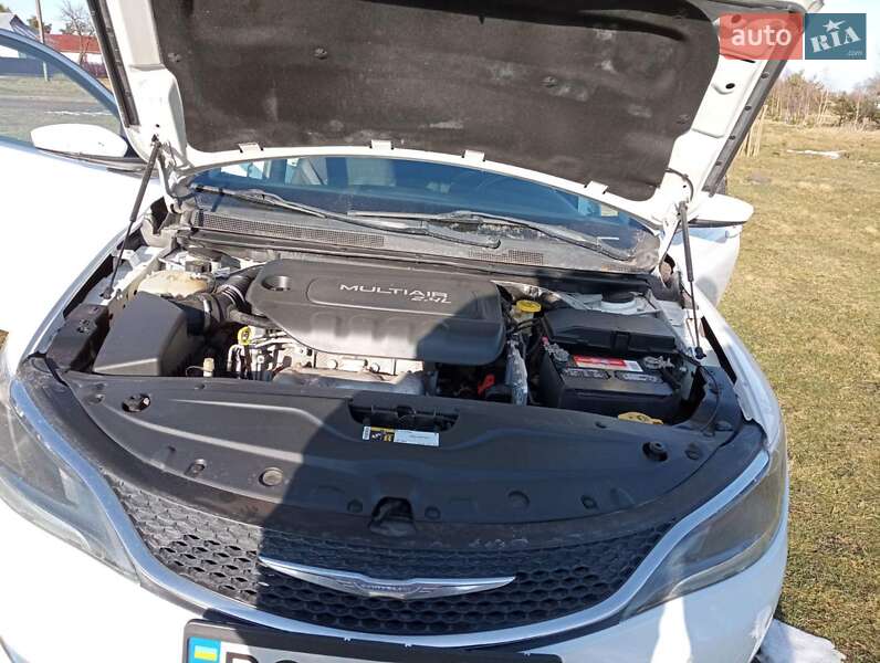 Седан Chrysler 200 2015 в Шептицькому