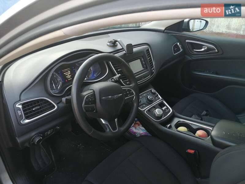 Седан Chrysler 200 2014 в Вышгороде