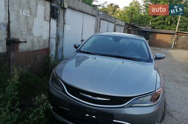 Седан Chrysler 200 2014 в Вышгороде