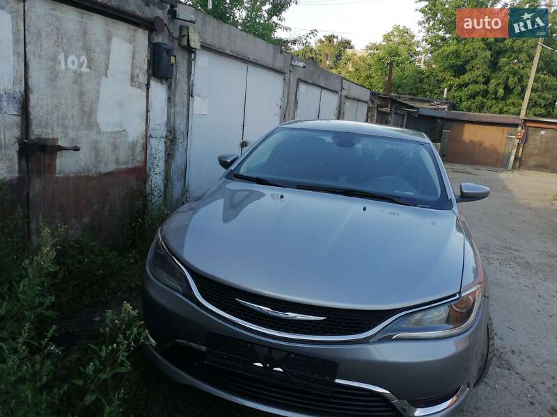 Седан Chrysler 200 2014 в Вышгороде