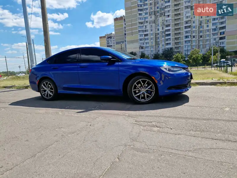 Chrysler 200
