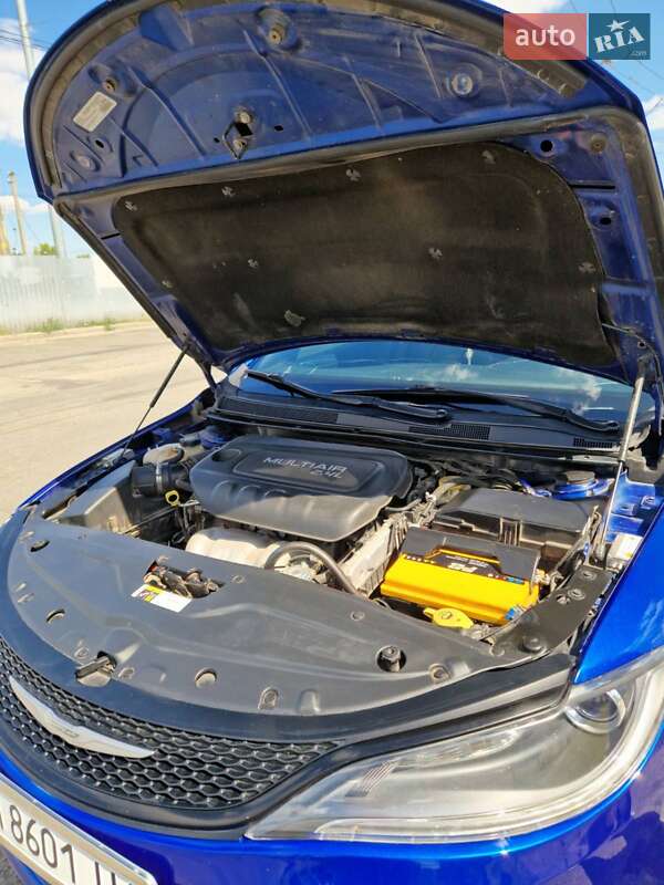 Седан Chrysler 200 2015 в Киеве
