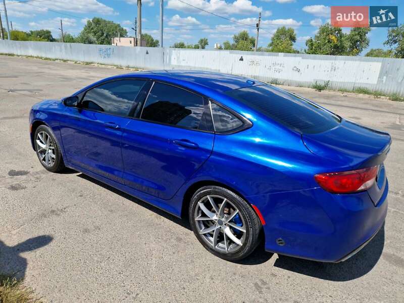Седан Chrysler 200 2015 в Киеве