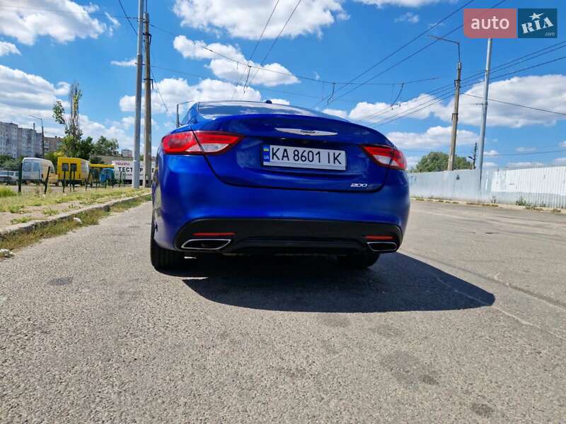 Седан Chrysler 200 2015 в Киеве