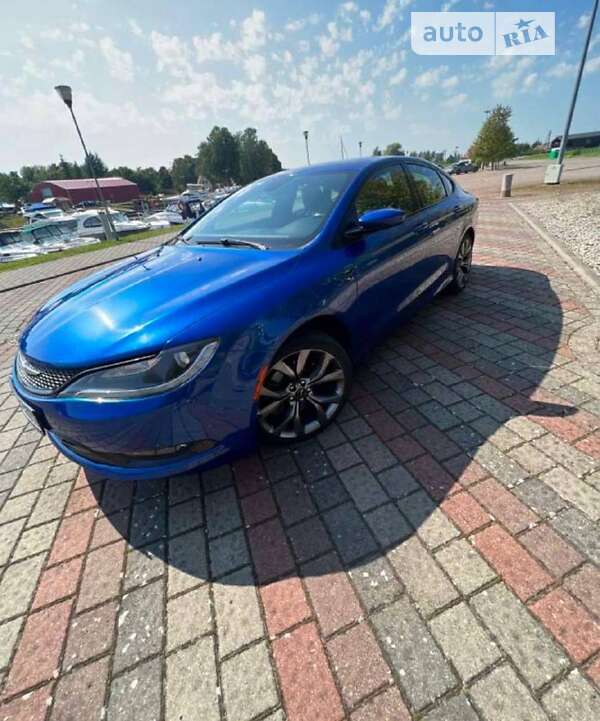 Седан Chrysler 200 2015 в Львові