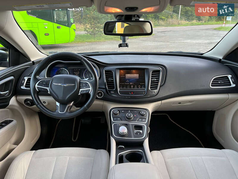 Седан Chrysler 200 2015 в Трускавце