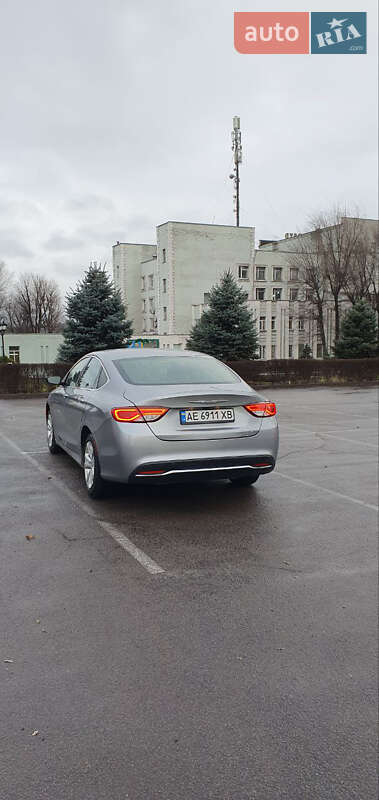 Седан Chrysler 200 2015 в Полтаві