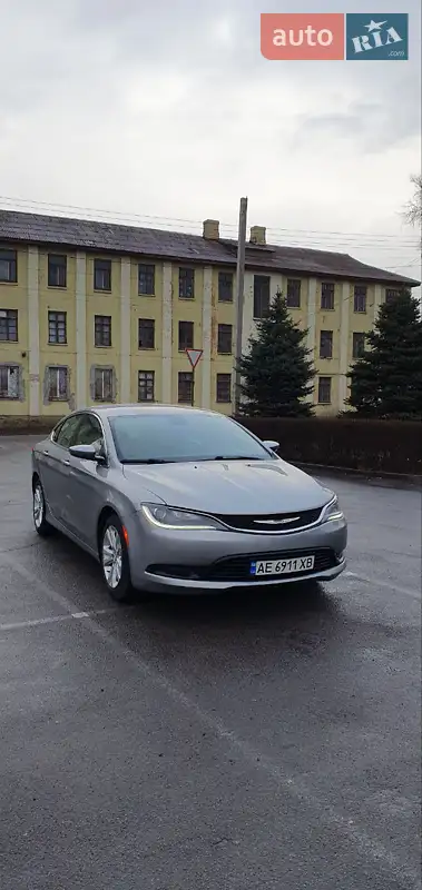 Chrysler 200