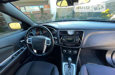 Кабриолет Chrysler 200 2012 в Долине