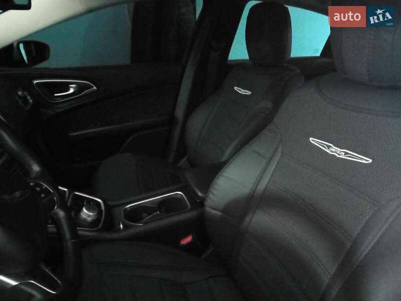 Седан Chrysler 200 2014 в Вишгороді