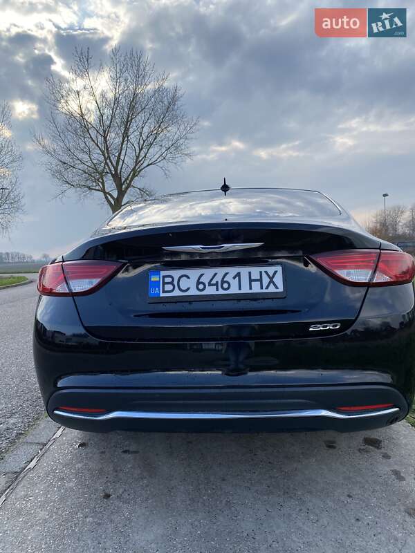 Седан Chrysler 200 2016 в Буске