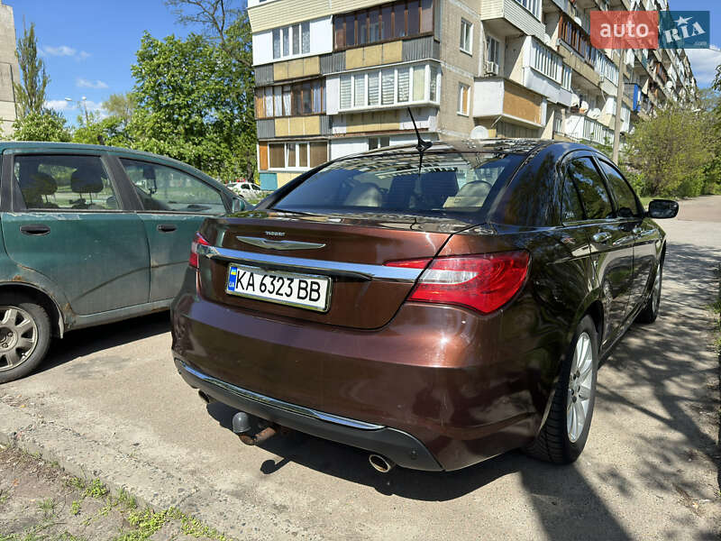 Седан Chrysler 200 2013 в Киеве