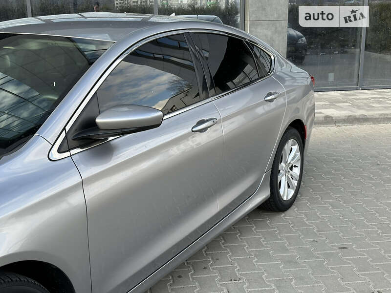Седан Chrysler 200 2016 в Киеве