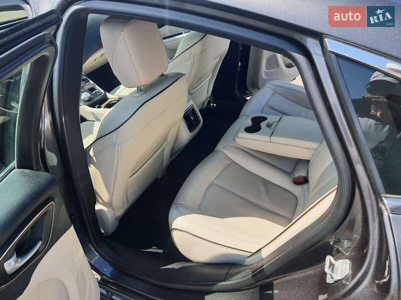 Седан Chrysler 200 2015 в Киеве