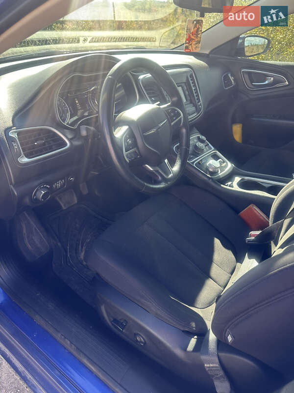 Хэтчбек Chrysler 200 2015 в Радомышле