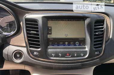 Седан Chrysler 200 2014 в 