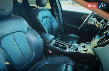 Седан Chrysler 200 2015 в 