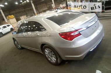 Седан Chrysler 200 2013 в Львове