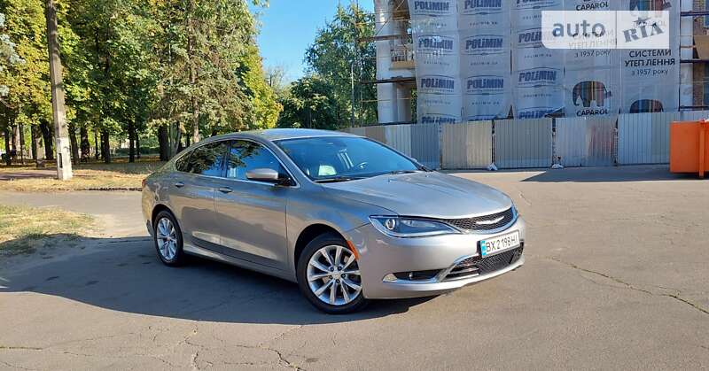 Седан Chrysler 200 2015 в Києві