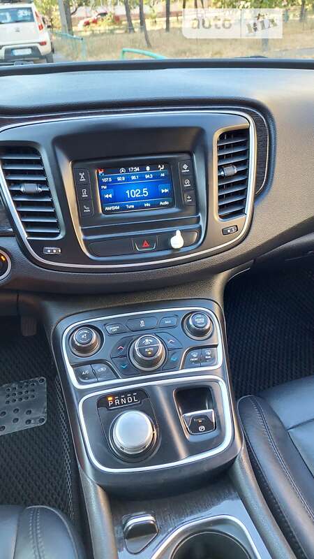 Седан Chrysler 200 2015 в Києві