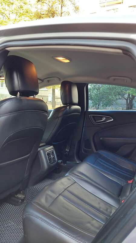 Седан Chrysler 200 2015 в Києві