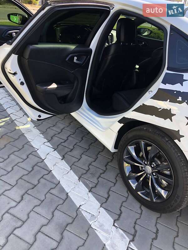 Седан Chrysler 200 2015 в Одессе